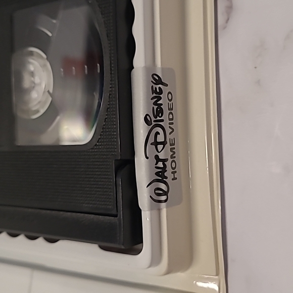 Walt Disney's Masterpiece Snow White and the Seven Dwarfs VHS Video #1524 - Picture 3 of 15